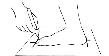 Misurare il piede per trovare numero scarpa da calcio